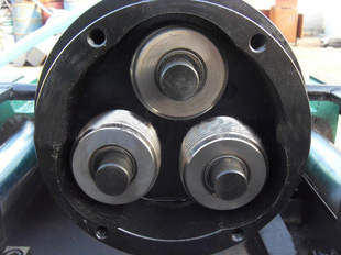 鋼筋直螺紋滾絲機(jī)使用前滾絲輪及偏心套的安裝方法？